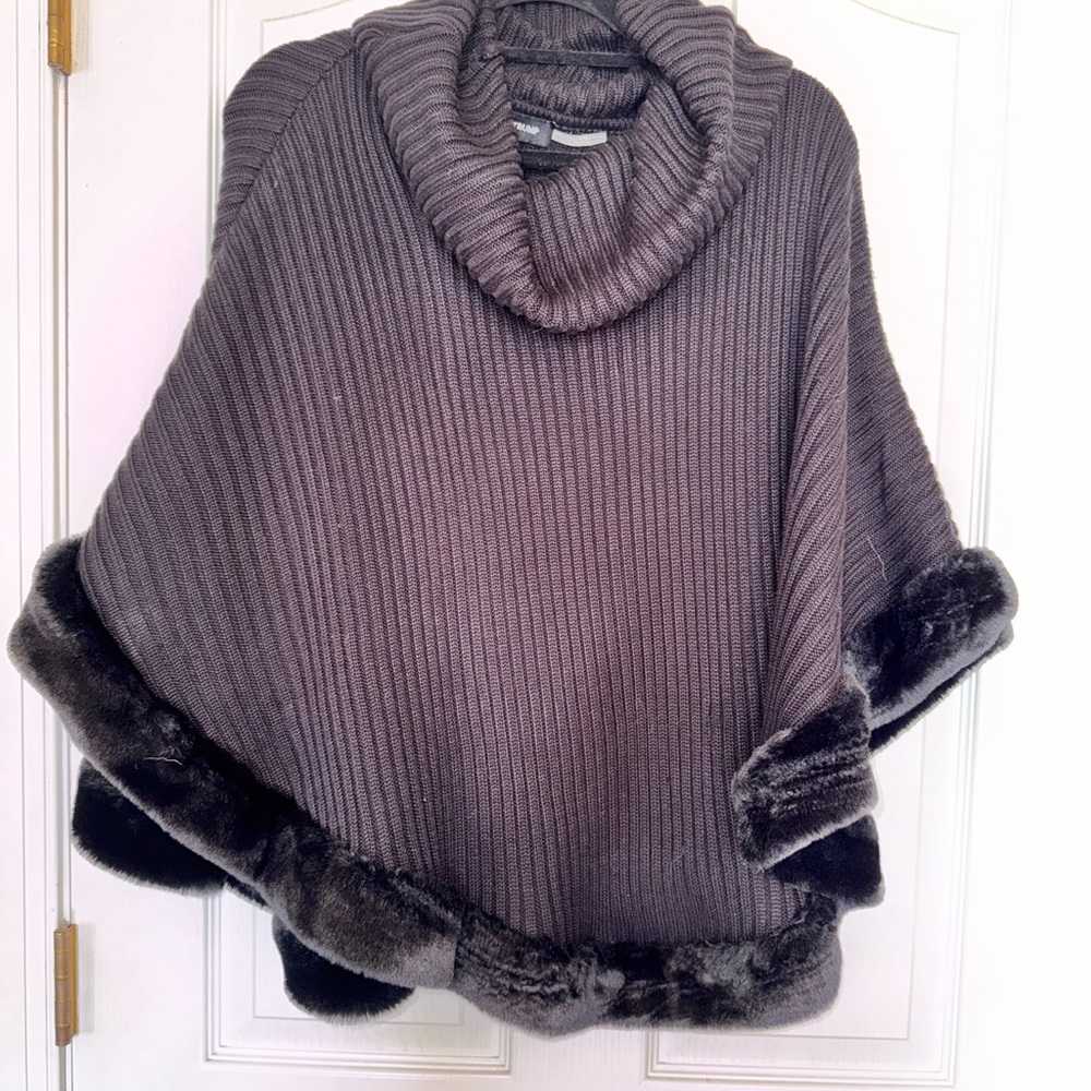 Ivanka Trump Black Ribbed Poncho with Faux Fur Trim Sz XS